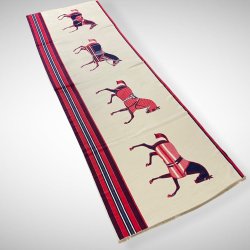 Sjal med motiv av hester (Beige med røde/navy detaljer 4 hester)